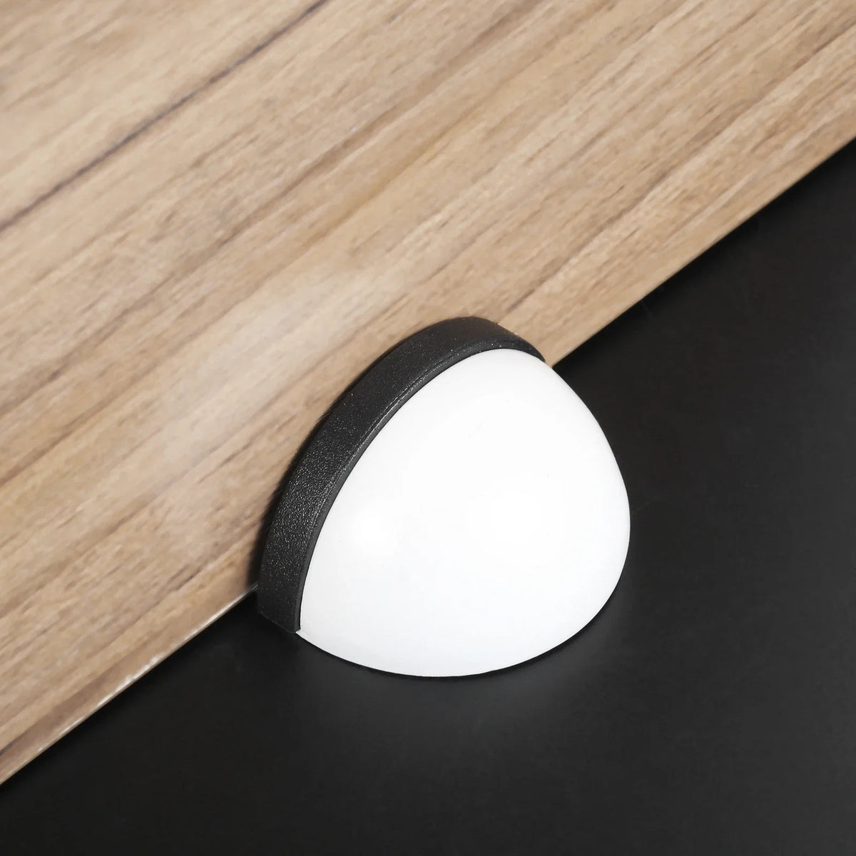 Butée de porte à visser